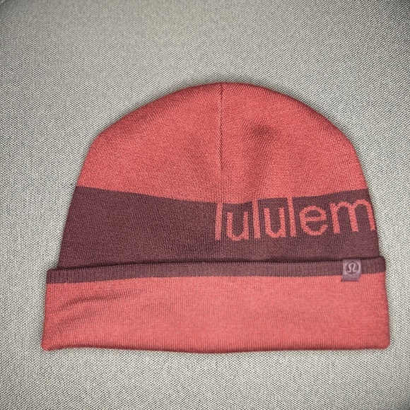 lululemon athletica Other - EUC LULULEMON Wool-Blend Color Block Fine Rib Knit Logo Wine Beanie Hat - L/XL
